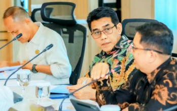 Bupati Erwin Jemput Program Kuliah Gratis Anak Nelayan