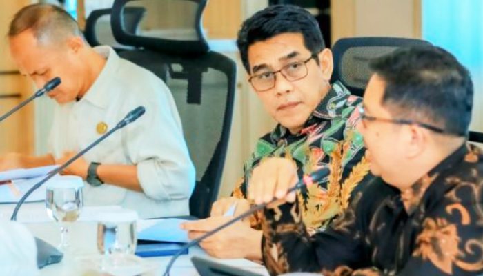 Bupati Erwin Jemput Program Kuliah Gratis Anak Nelayan